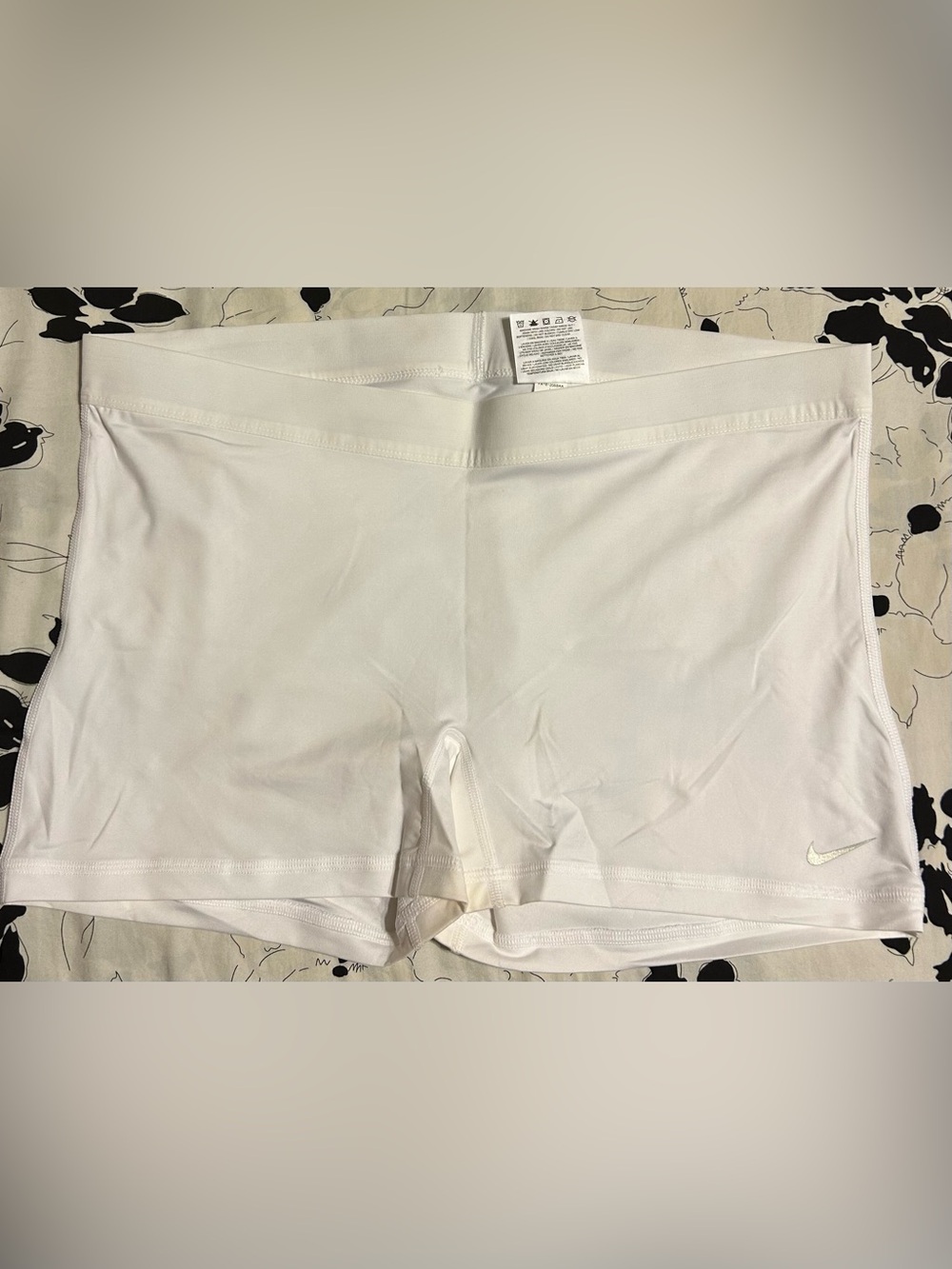 Nike Golf Dri-Fit  Women's White Stretch Performance Shorts Large